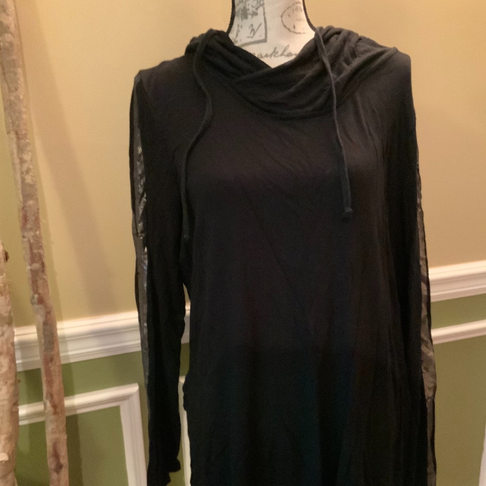 Karen Kane racing stripe  pullover top